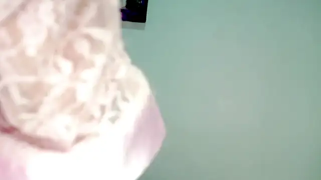 Snapshot of PetiteIvoryQueen19 chatting on May 2026 05:02:02 AM PetiteIvoryQueen19 online show from May 2026 05:02:02 AM
