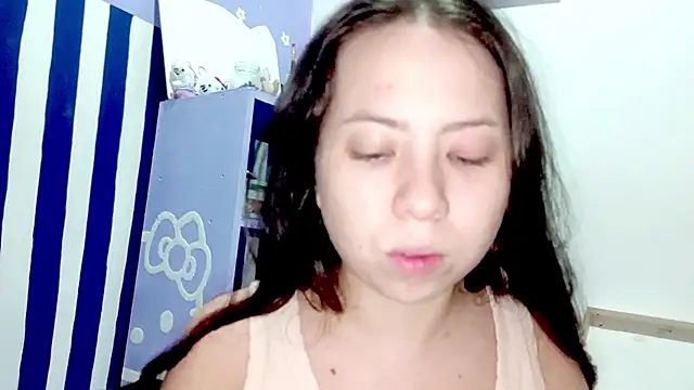 Snapshot of PetiteIvoryQueen19 chatting on May 2026 04:07:02 AM PetiteIvoryQueen19 online show from May 2026 04:07:02 AM