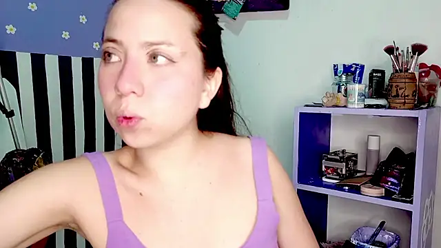 Snapshot of PetiteIvoryQueen19 chatting on May 2026 04:08:02 AM PetiteIvoryQueen19 online show from May 2026 04:08:02 AM