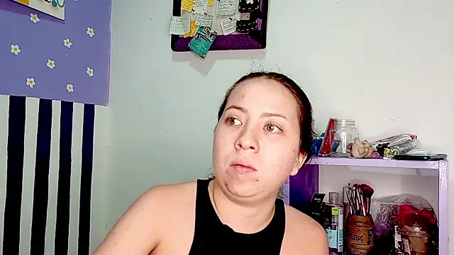 Snapshot of PetiteIvoryQueen19 chatting on May 2026 05:14:01 AM PetiteIvoryQueen19 online show from May 2026 05:14:01 AM