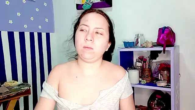 Snapshot of PetiteIvoryQueen19 chatting on May 2026 05:34:01 AM PetiteIvoryQueen19 online show from May 2026 05:34:01 AM