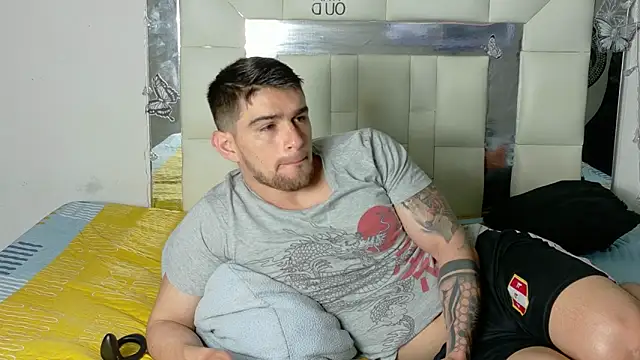 Snapshot of Sexy_Alejandro_ chatting on December 2024 12:24:01 PM Sexy Alejandro online show from December 2024 12:24:01 PM