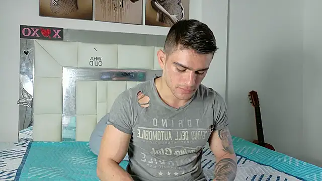 Snapshot of Sexy_Alejandro_ chatting on January 2025 12:04:02 PM Sexy Alejandro online show from January 2025 12:04:02 PM