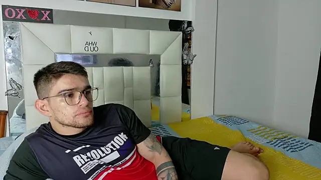 Snapshot of Sexy_Alejandro_ chatting on January 2025 02:42:02 PM Sexy Alejandro online show from January 2025 02:42:02 PM
