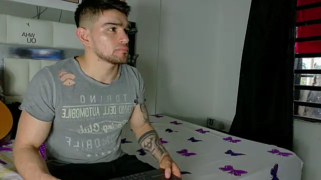 Snapshot of Sexy_Alejandro_ chatting on March 2025 05:07:02 PM Sexy Alejandro online show from March 2025 05:07:02 PM