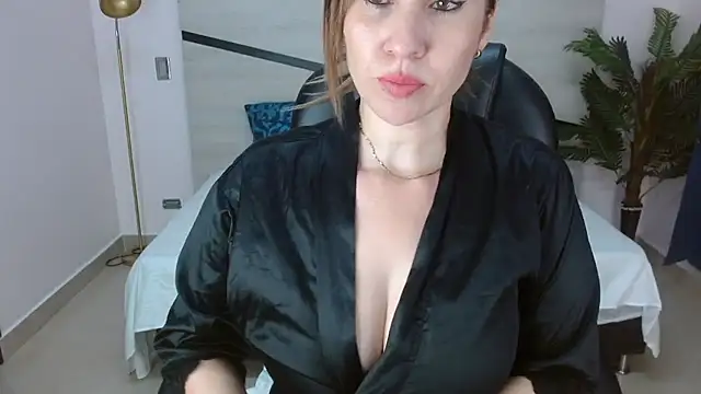 Snapshot of adhara_cortez chatting on July 2026 08:33:02 PM adhara cortez online show from July 2026 08:33:02 PM