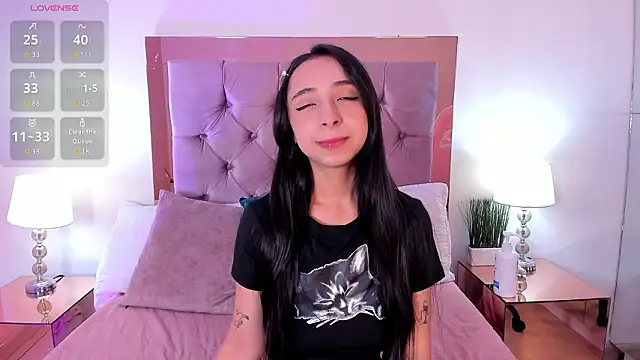 Snapshot of melanie_hills chatting on February 2026 11:39:01 AM melanie hills online show from February 2026 11:39:01 AM