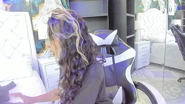 rave connor online show from October 2025 07:00:01 PM