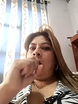 Laura-Hernandez online show from September 2025 02:55:01 PM