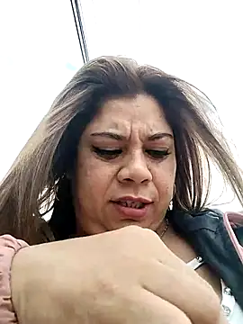 Laura-Hernandez online show from October 2025 04:27:02 PM