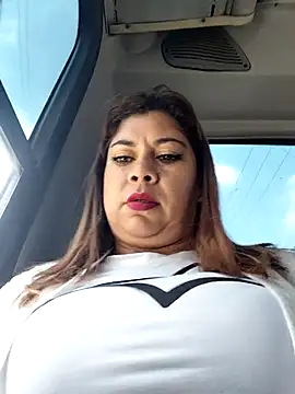 Laura-Hernandez online show from March 2026 02:33:01 PM