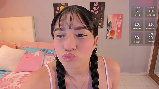 Maia W10 online show from November 2025 12:18:01 PM