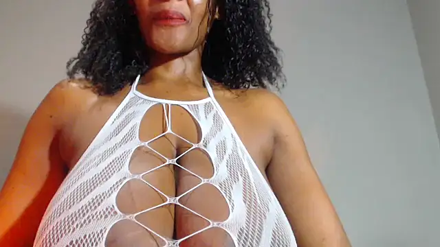 Silkytitss online show from April 2026 05:17:01 PM