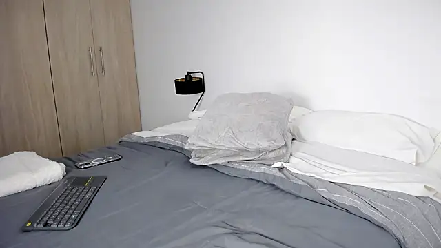 Bella rossinii  online show from February 2026 02:00:01 AM