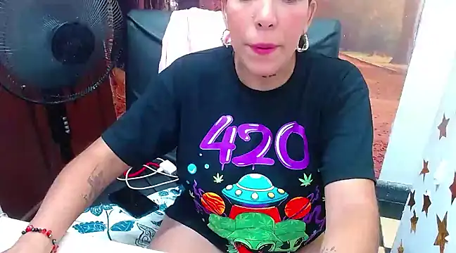Snapshot of pervert_lau chatting on December 2024 02:28:01 PM pervert lau online show from December 2024 02:28:01 PM