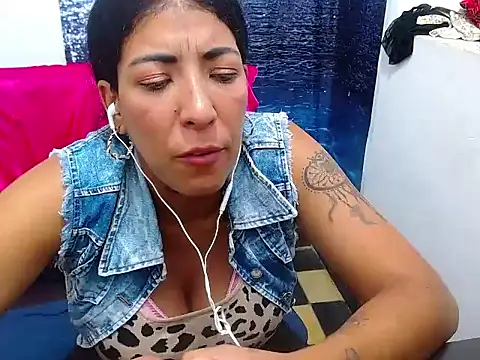 Snapshot of pervert_lau chatting on January 2025 06:43:01 PM pervert lau online show from January 2025 06:43:01 PM