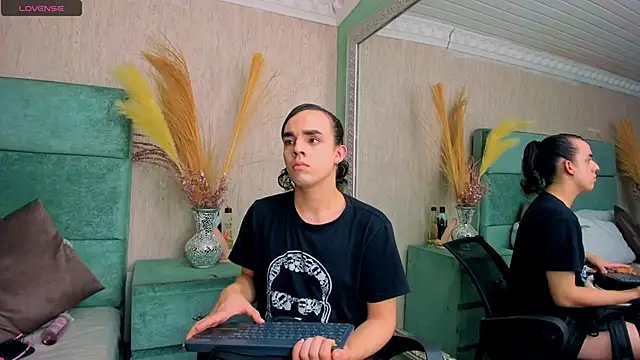 Snapshot of JustinePerry chatting on October 2025 08:41:01 PM JustinePerry online show from October 2025 08:41:01 PM