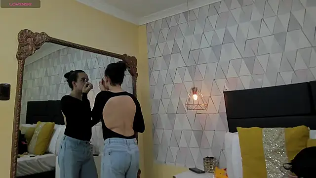 Snapshot of JustinePerry chatting on October 2025 03:42:01 AM JustinePerry online show from October 2025 03:42:01 AM