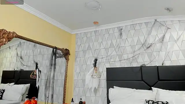 Snapshot of JustinePerry chatting on November 2025 03:52:02 AM JustinePerry online show from November 2025 03:52:02 AM