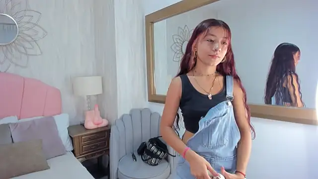 Candy5Girl online show from December 2024 07:43:02 PM