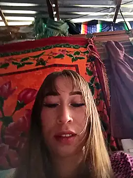 Snapshot of samy-blonde chatting on February 2025 01:22:01 PM samy-blonde online show from February 2025 01:22:01 PM