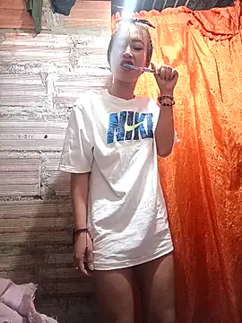 Snapshot of samy-blonde chatting on March 2025 01:35:02 PM samy-blonde online show from March 2025 01:35:02 PM