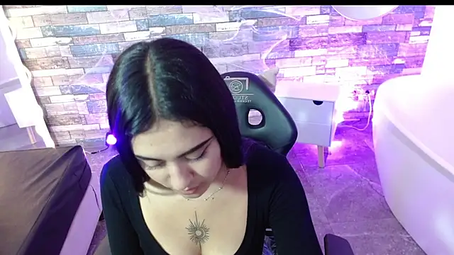 Moonshine tay online show from October 2025 07:45:02 PM