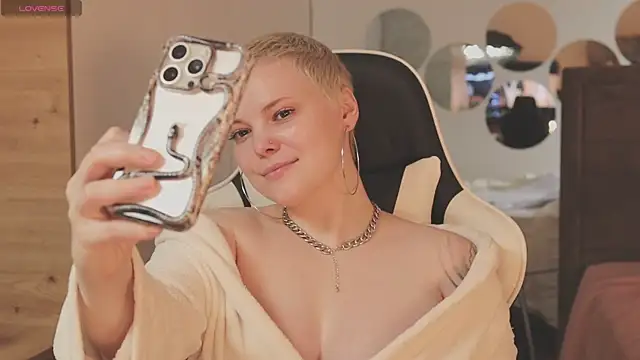 LikaBerry1 online show from December 2025 12:01:01 PM