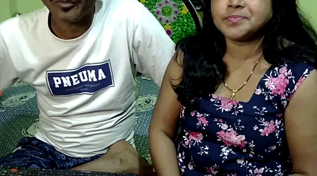 Snapshot of Couple_For_You18 chatting on December 2024 05:05:01 PM Couple For You18 online show from December 2024 05:05:01 PM