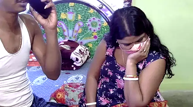 Snapshot of Couple_For_You18 chatting on December 2024 06:42:02 AM Couple For You18 online show from December 2024 06:42:02 AM