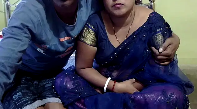 Snapshot of Couple_For_You18 chatting on January 2025 04:44:02 AM Couple For You18 online show from January 2025 04:44:02 AM