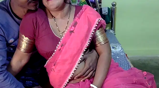 Snapshot of Couple_For_You18 chatting on January 2025 02:08:02 AM Couple For You18 online show from January 2025 02:08:02 AM