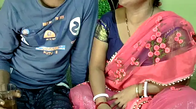 Snapshot of Couple_For_You18 chatting on January 2025 12:36:01 PM Couple For You18 online show from January 2025 12:36:01 PM