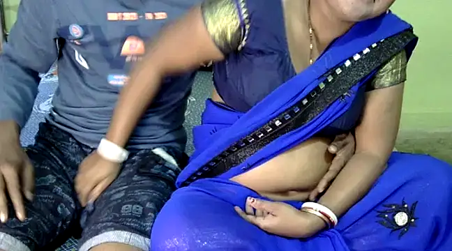 Snapshot of Couple_For_You18 chatting on January 2025 01:37:02 AM Couple For You18 online show from January 2025 01:37:02 AM