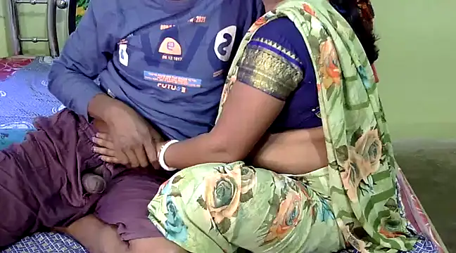 Snapshot of Couple_For_You18 chatting on January 2025 10:28:02 AM Couple For You18 online show from January 2025 10:28:02 AM