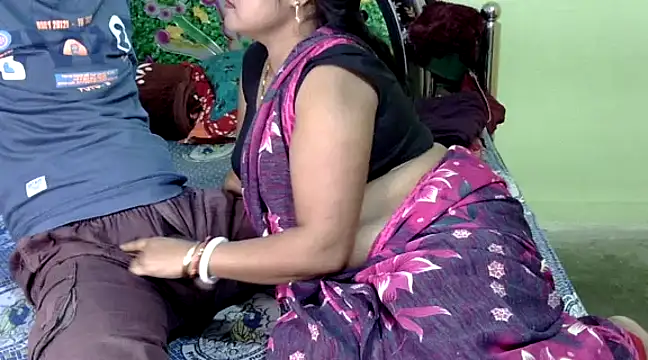 Snapshot of Couple_For_You18 chatting on January 2025 10:52:01 AM Couple For You18 online show from January 2025 10:52:01 AM