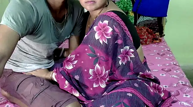 Snapshot of Couple_For_You18 chatting on January 2025 02:06:01 AM Couple For You18 online show from January 2025 02:06:01 AM