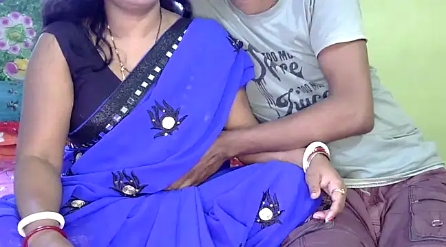 Snapshot of Couple_For_You18 chatting on February 2025 04:05:01 AM Couple For You18 online show from February 2025 04:05:01 AM