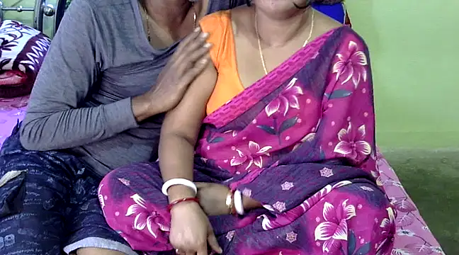 Snapshot of Couple_For_You18 chatting on February 2025 02:47:02 AM Couple For You18 online show from February 2025 02:47:02 AM