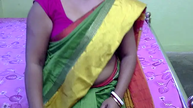 Snapshot of Couple_For_You18 chatting on March 2025 02:21:01 AM Couple For You18 online show from March 2025 02:21:01 AM