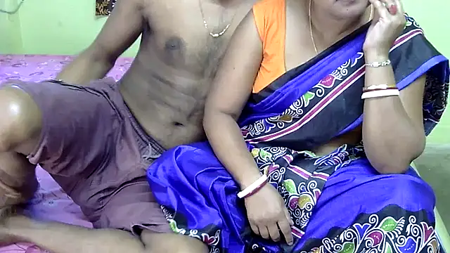 Snapshot of Couple_For_You18 chatting on March 2025 02:20:01 AM Couple For You18 online show from March 2025 02:20:01 AM