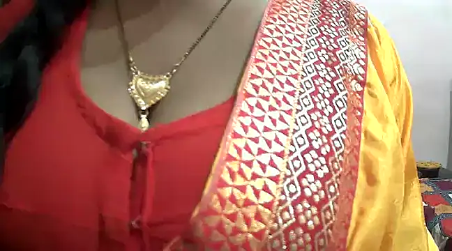 Snapshot of HOT-SEEMAA chatting on January 2025 03:40:01 PM HOT-SEEMAA online show from January 2025 03:40:01 PM