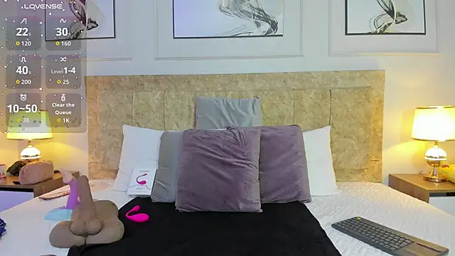 ashley  foxx  online show from November 2025 02:06:01 PM