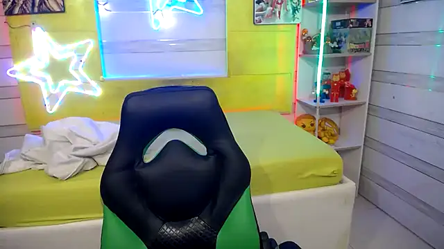 Snapshot of andy_staar chatting on November 2025 07:12:01 PM andy staar online show from November 2025 07:12:01 PM