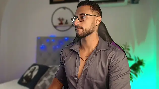 Snapshot of LiamGarcia1 chatting on December 2024 12:33:02 PM LiamGarcia1 online show from December 2024 12:33:02 PM