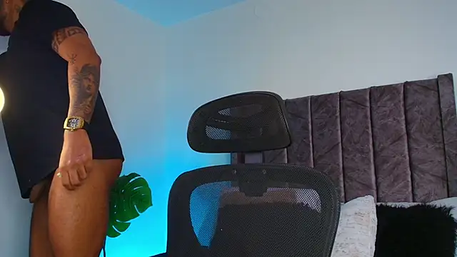 LiamGarcia1 online show from October 2025 01:09:02 PM