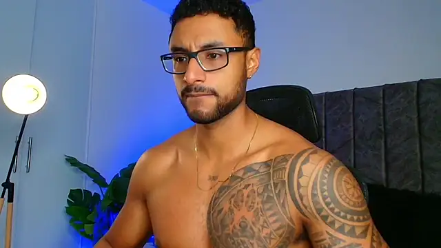 LiamGarcia1 online show from October 2025 01:23:02 PM