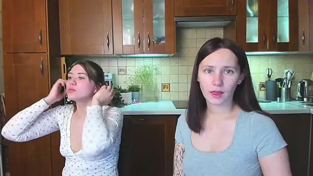 Snapshot of HotCaramellsTV chatting on April 2026 10:40:02 AM HotCaramellsTV online show from April 2026 10:40:02 AM