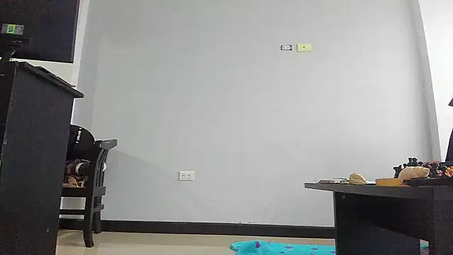 Kerverr  online show from October 2025 06:04:01 PM