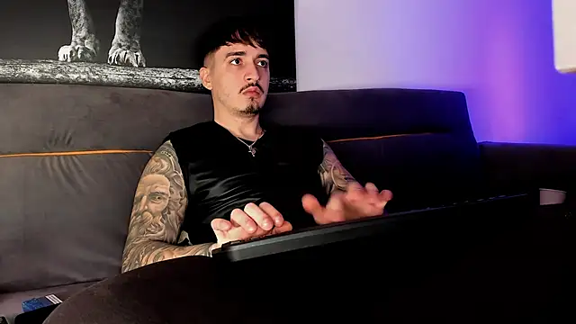 Snapshot of uptomatty chatting on February 2025 09:00:02 AM uptomatty online show from February 2025 09:00:02 AM